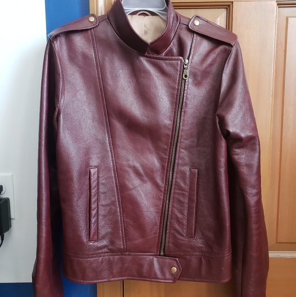 Elegant Maroon Leather Jacket for Women - Picture 1 of 5